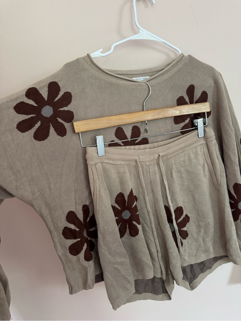Beige Floral Knit Top and Shorts Set - Casual Cozy Two-Piece - Picture 2 of 4